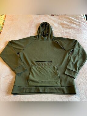 Backcountry green pullover hoodie vented arms zippered pockets size L outdoors